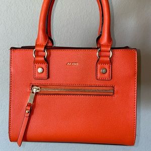 Bright orange purse 🍊